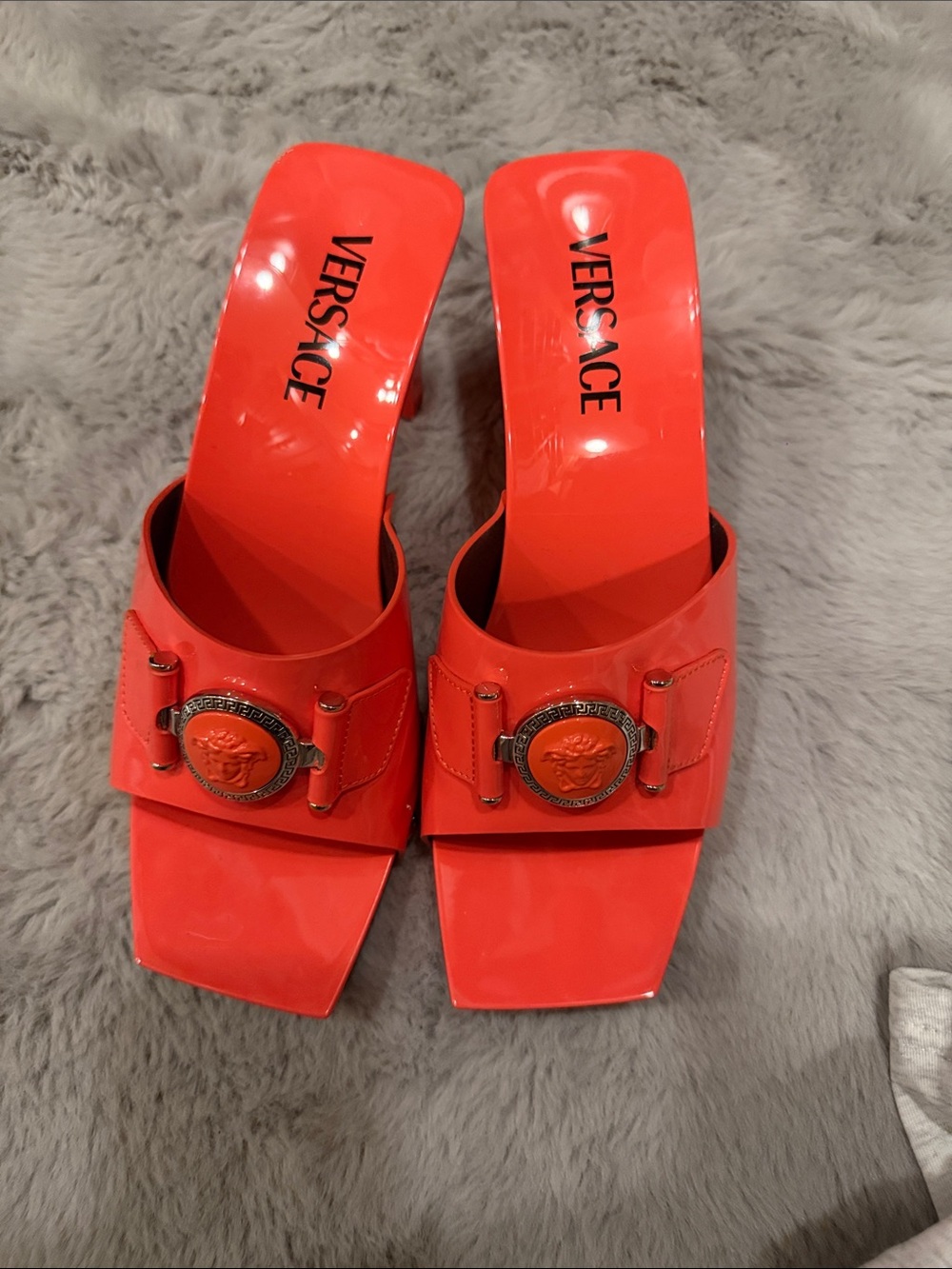 Versace Coral colored Slide Sandals with Medallion in silver - Picture 5 of 5